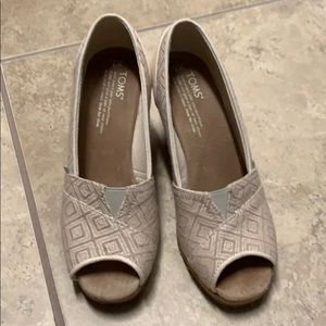 Toms wedges
